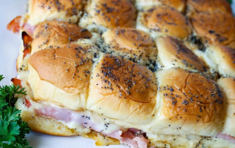 Best Italian sliders recipe with Hawaiian rolls