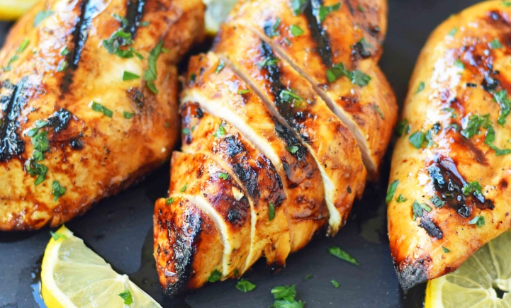 How do you marinate chicken breast in Italian style?