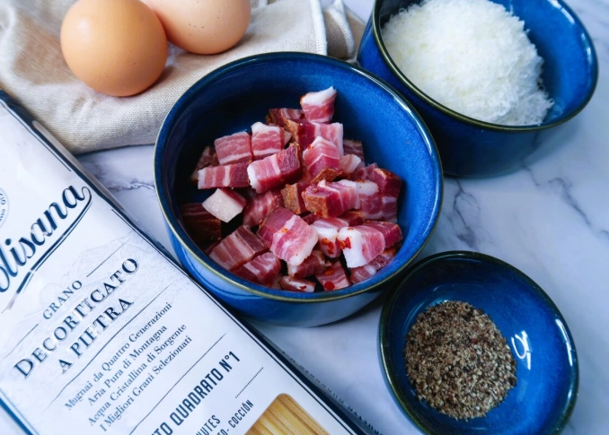 What are the 4 ingredients in carbonara without cream?