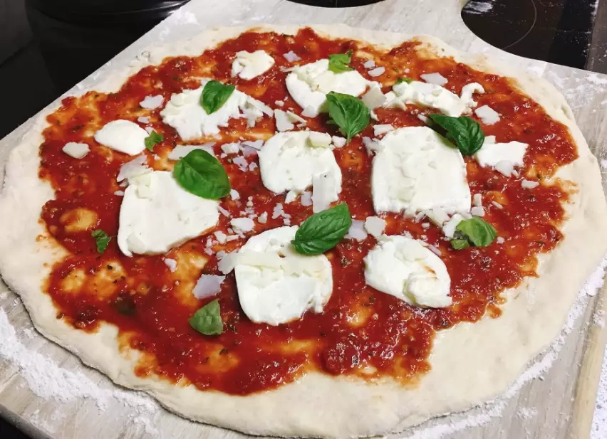 how to make italian pizza at home