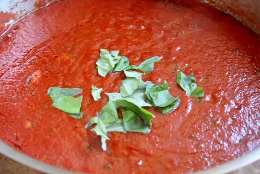 homemade tomato sauce